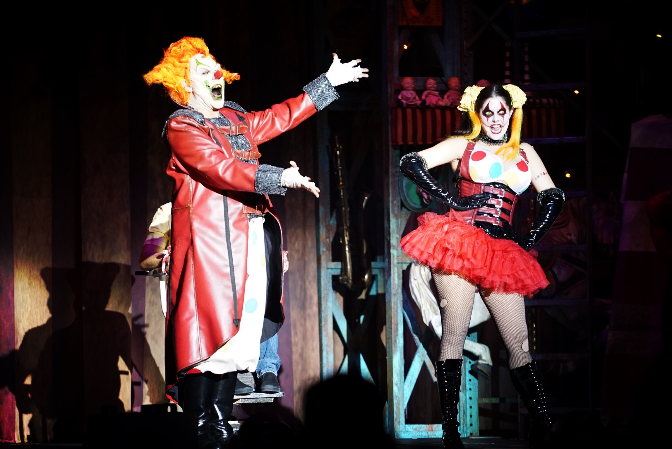 HHN 2015 clown performers on stage