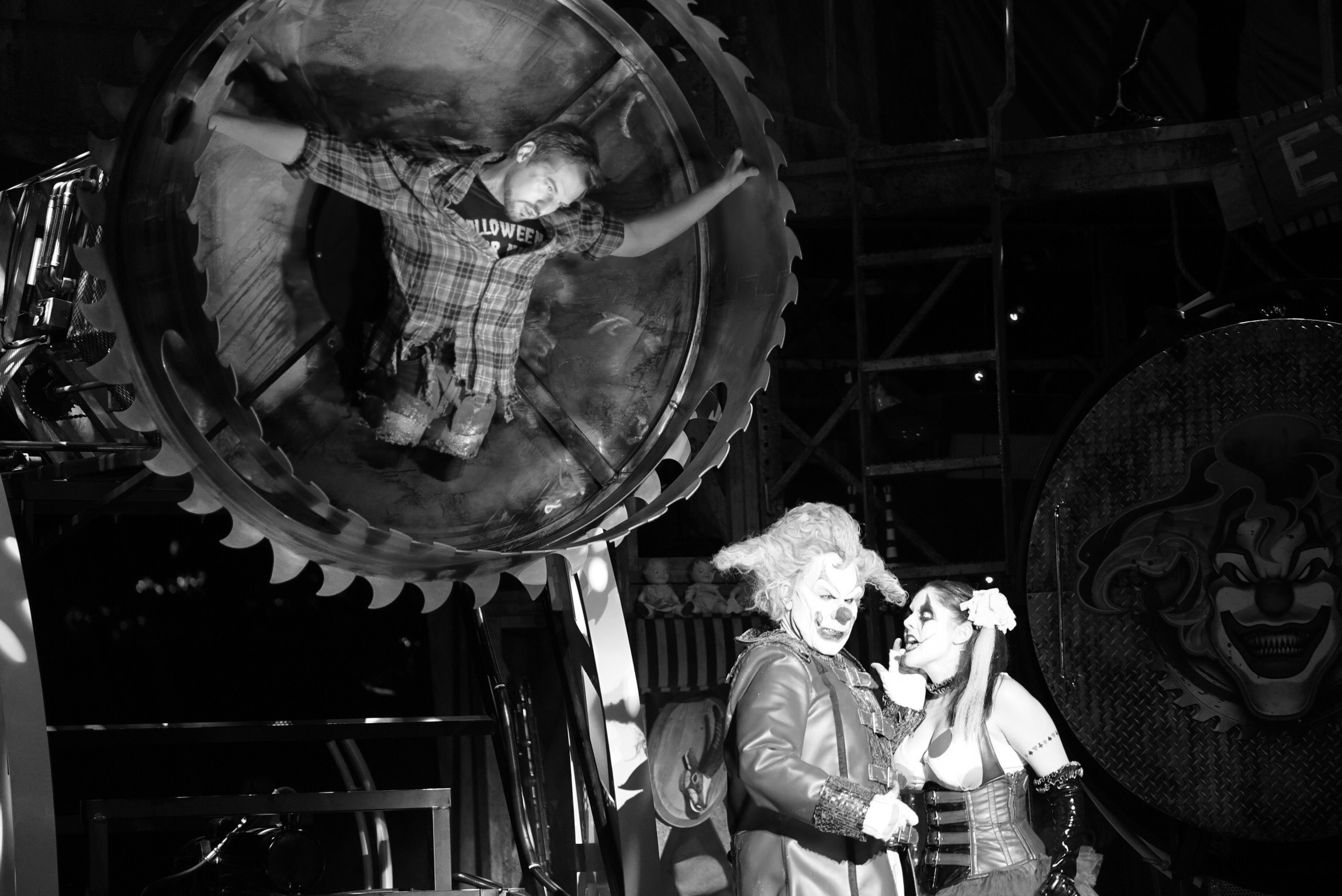 HHN 2015 giant saw wheel prop