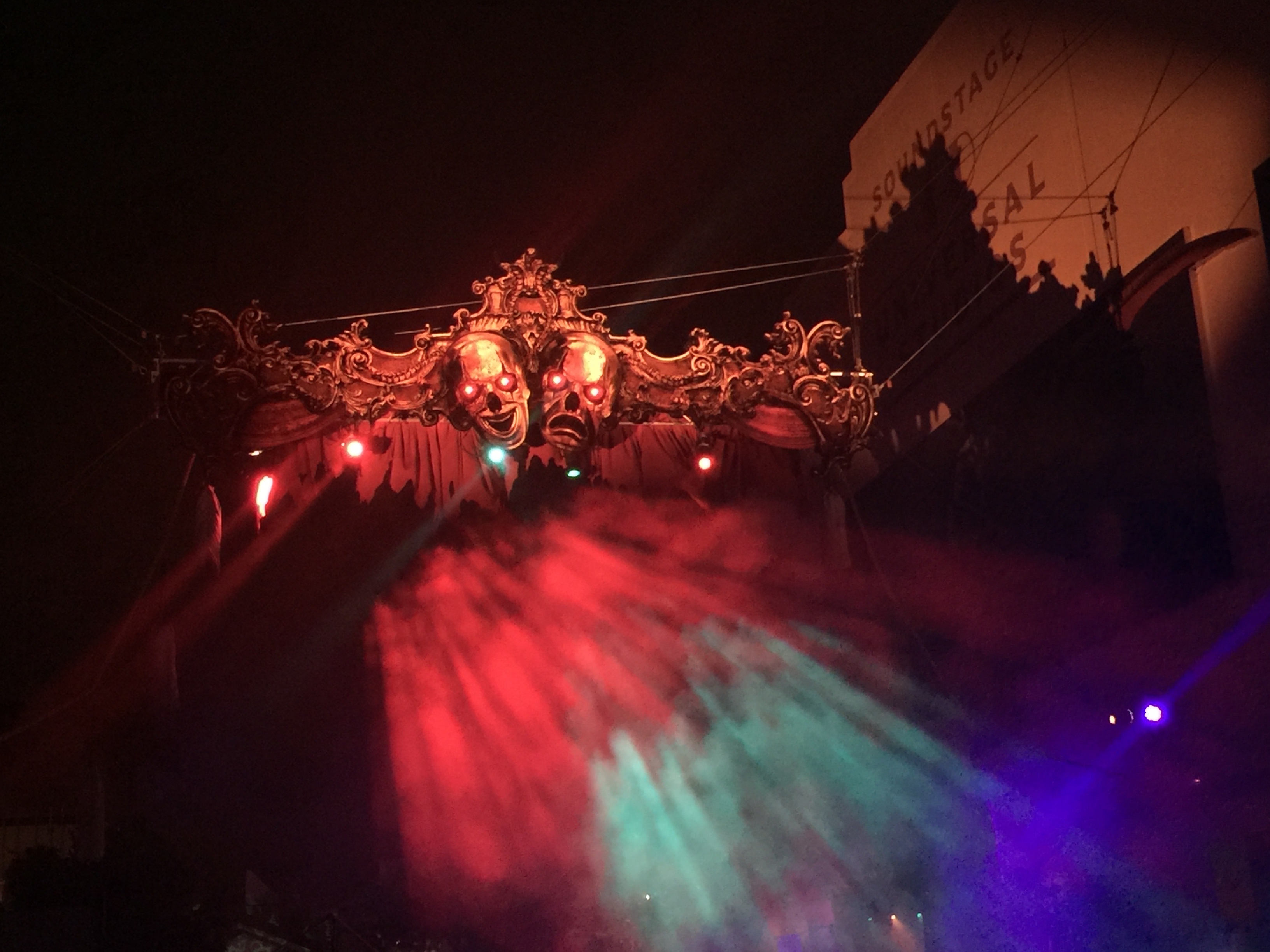 HHN 2016 ornate skull gate