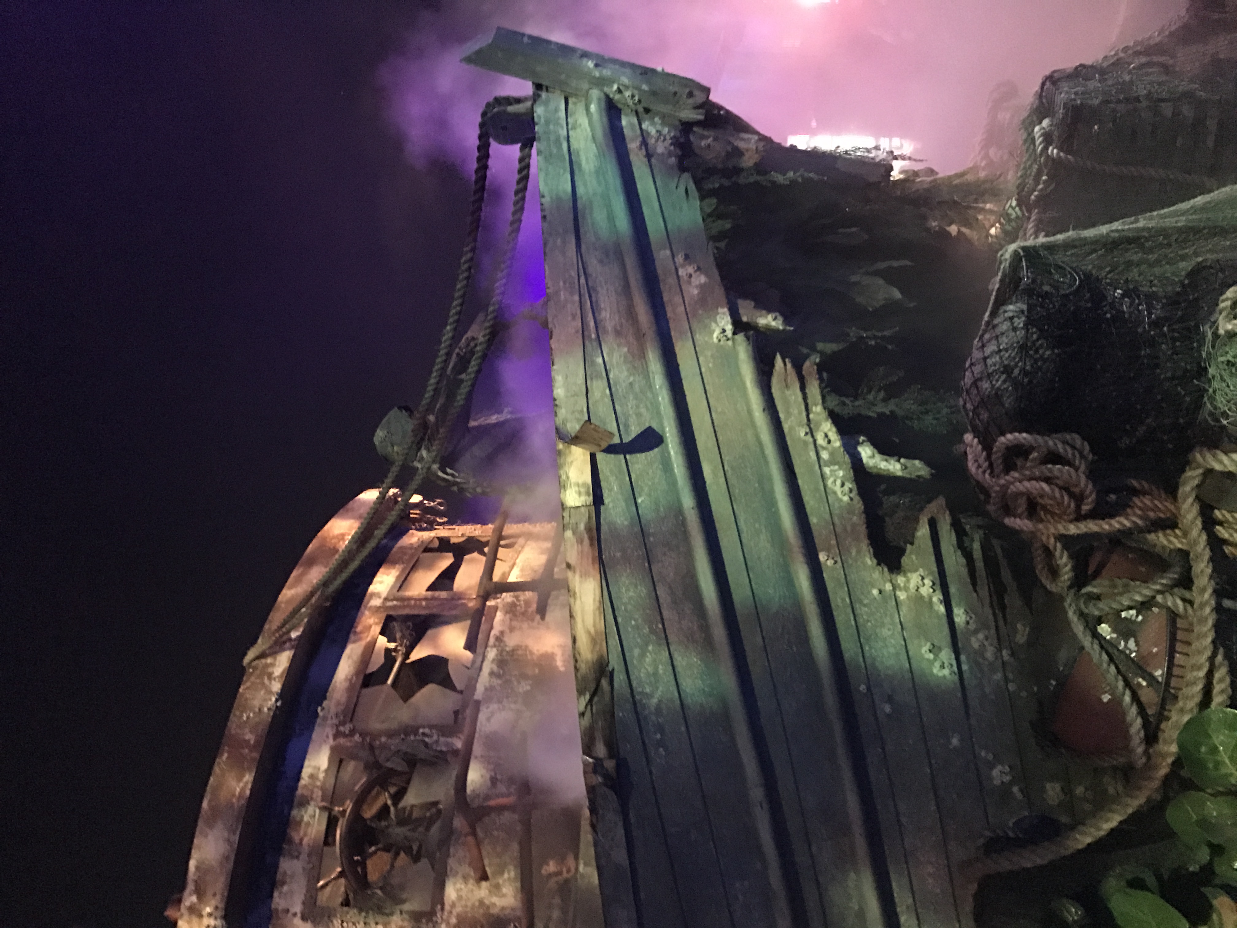 HHN 2016 shipwreck scare zone with purple fog
