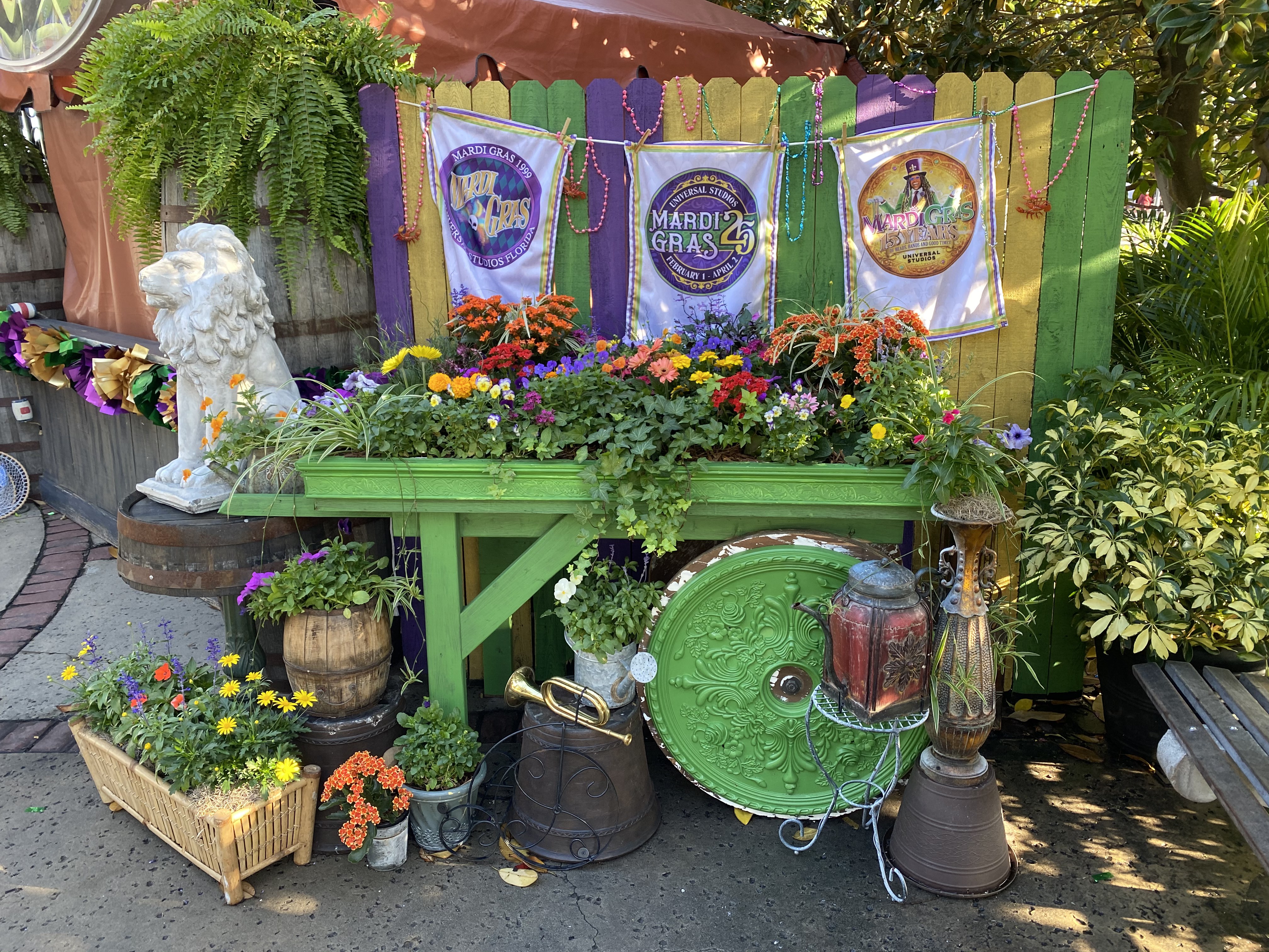 Universal 2021 Mardi Gras decor