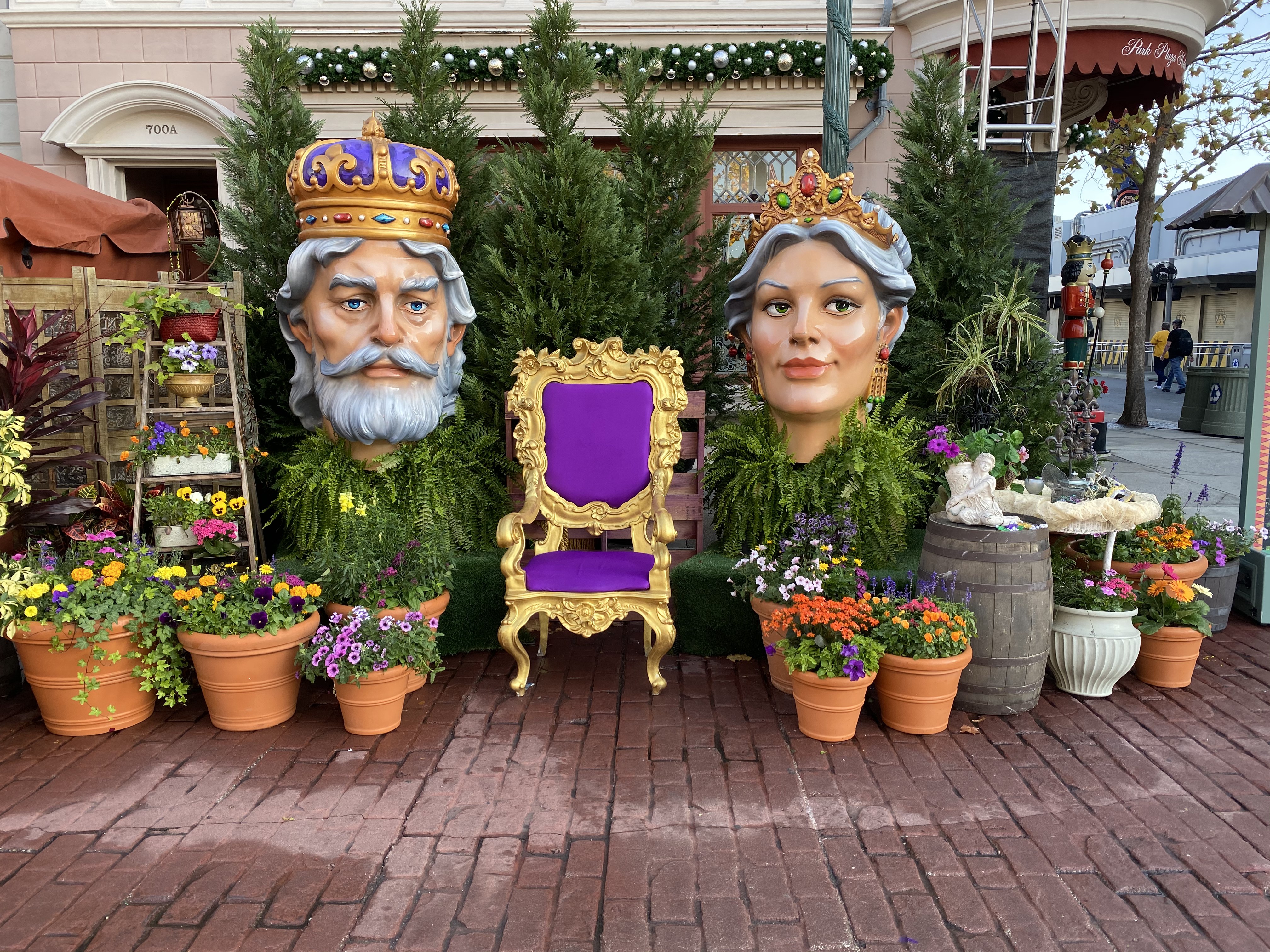 Universal 2021 Mardi Gras decor
