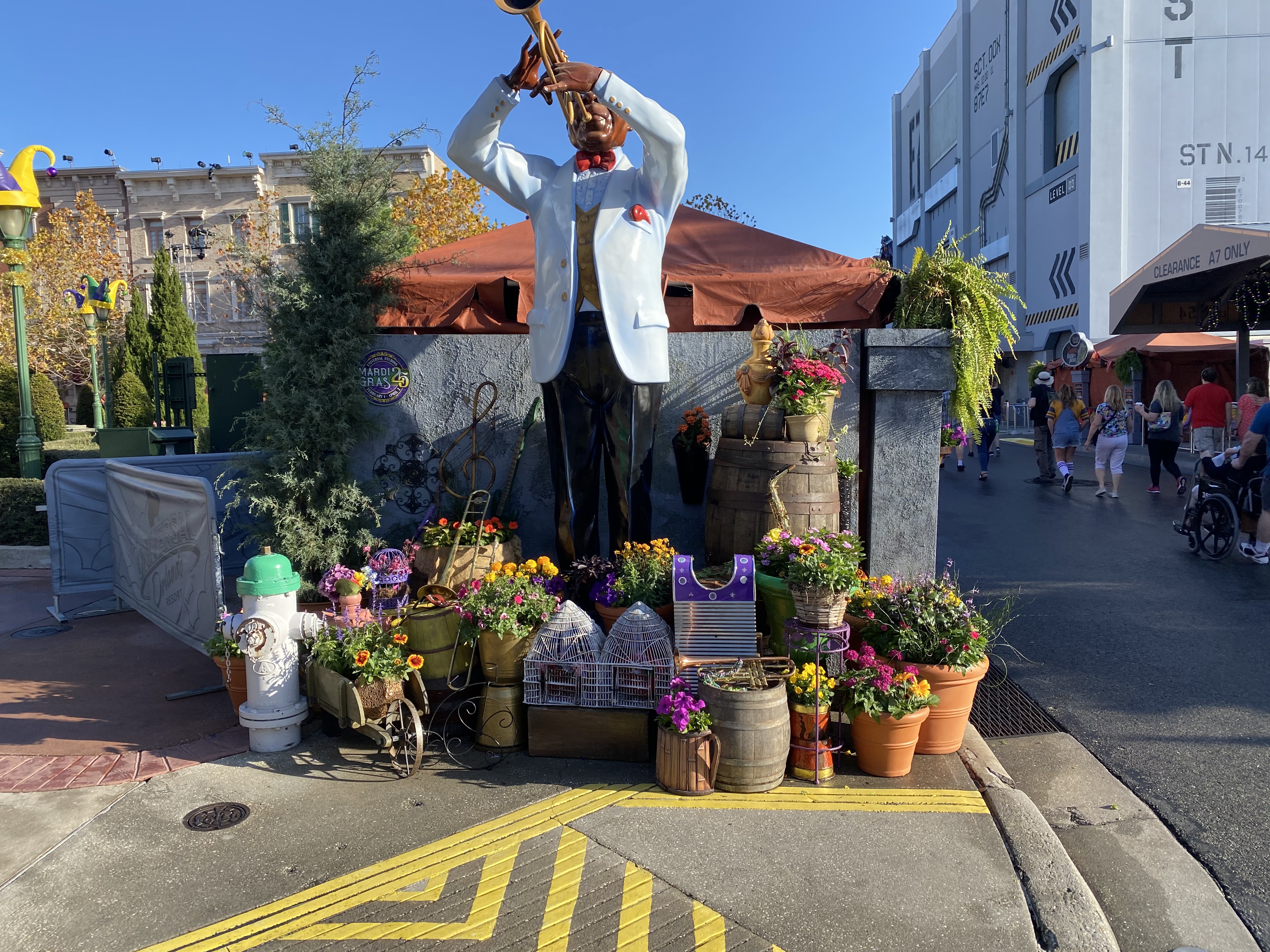 Universal 2021 Mardi Gras decor