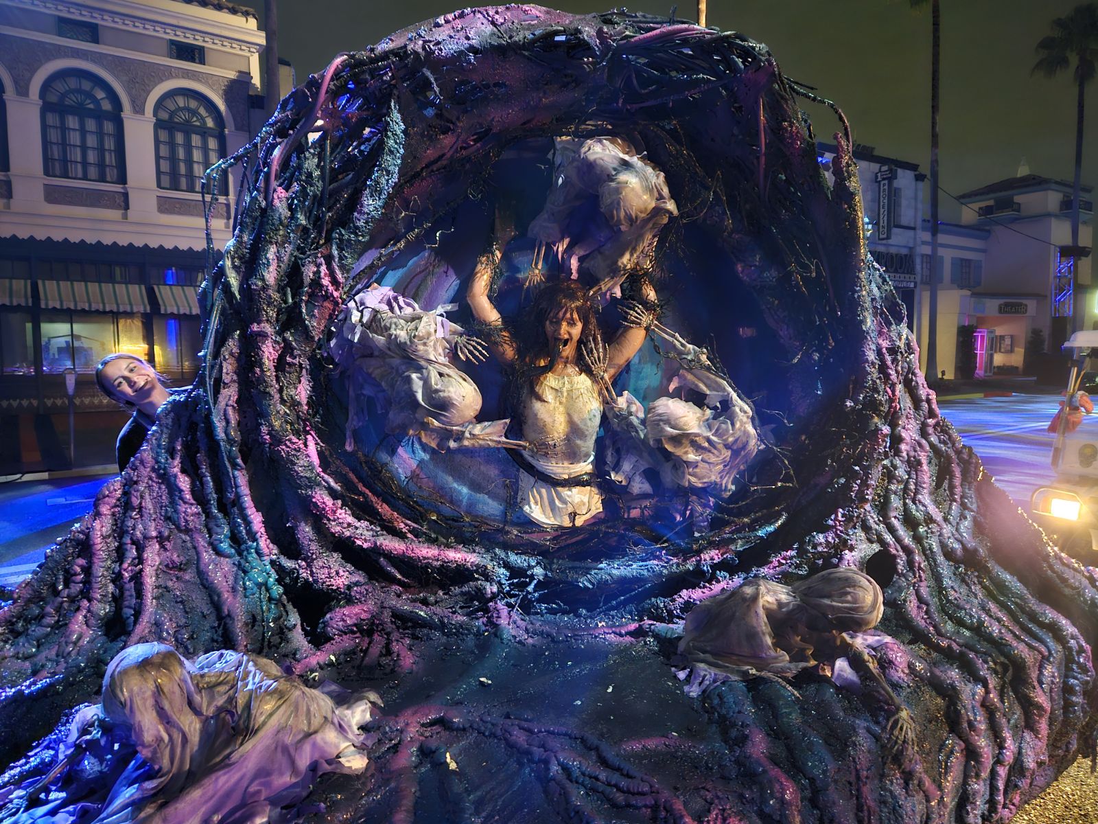 HHN 2024 Wicked Growth scare zone large organic prop with performers