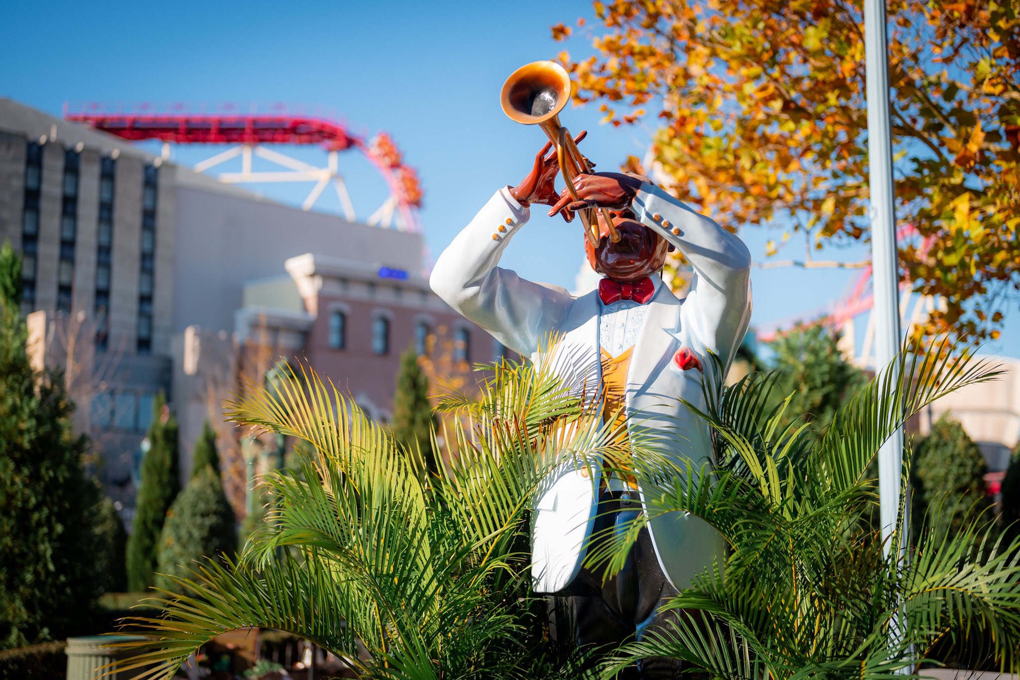 Universal Mardi Gras 2024 jazz musician statue with palms