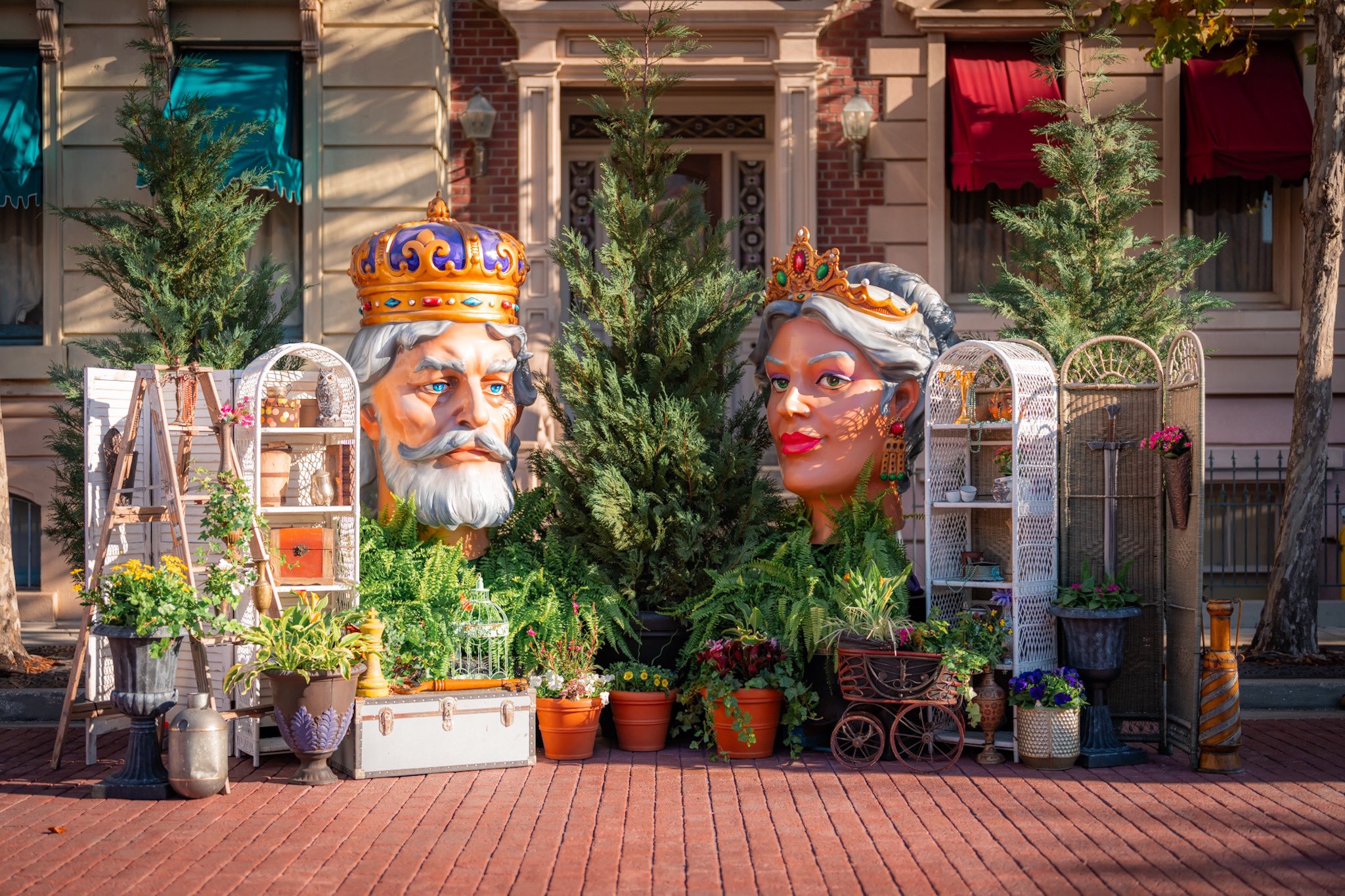 Universal Mardi Gras 2024 king and queen float heads with garden decor